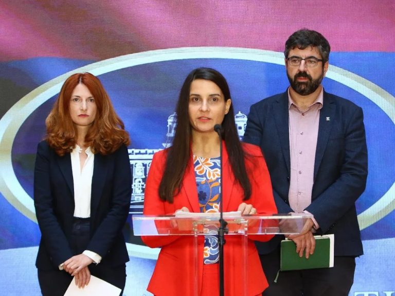 Vučić pod vatrom kritika: Austrijska poslanica u Beogradu optužila vlast za policijsku brutalnost