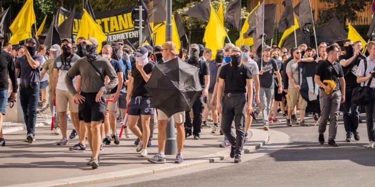 „Identitarci“ su deo desničarskog ekstremističkog spektra u Austriji. Na primer, 2016. godine bilo je osuda nakon akcije ometanja u Audimaxu Univerziteta u Beču