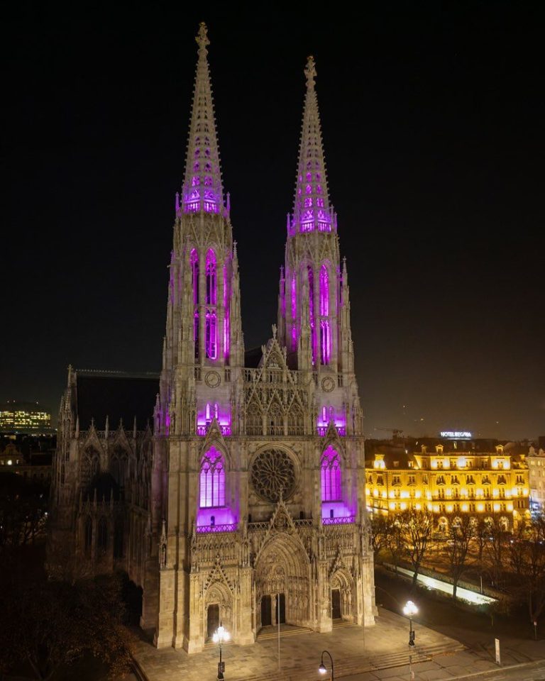 „Light of Creation“ – spektakl kulinarstva, svetla i muzike u crkvi Impersivna svetlosna predstava„Light of Creation“, Foto: light-of-creation.com