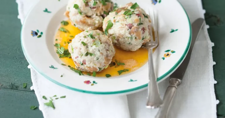 Tirolske kndele -Kako je skromno tirolsko jelo postalo globalni gastro hit Tradicionalni specijalitet iz Tirola, Foto:© Österreich Werbung / Wolfgang Schardt